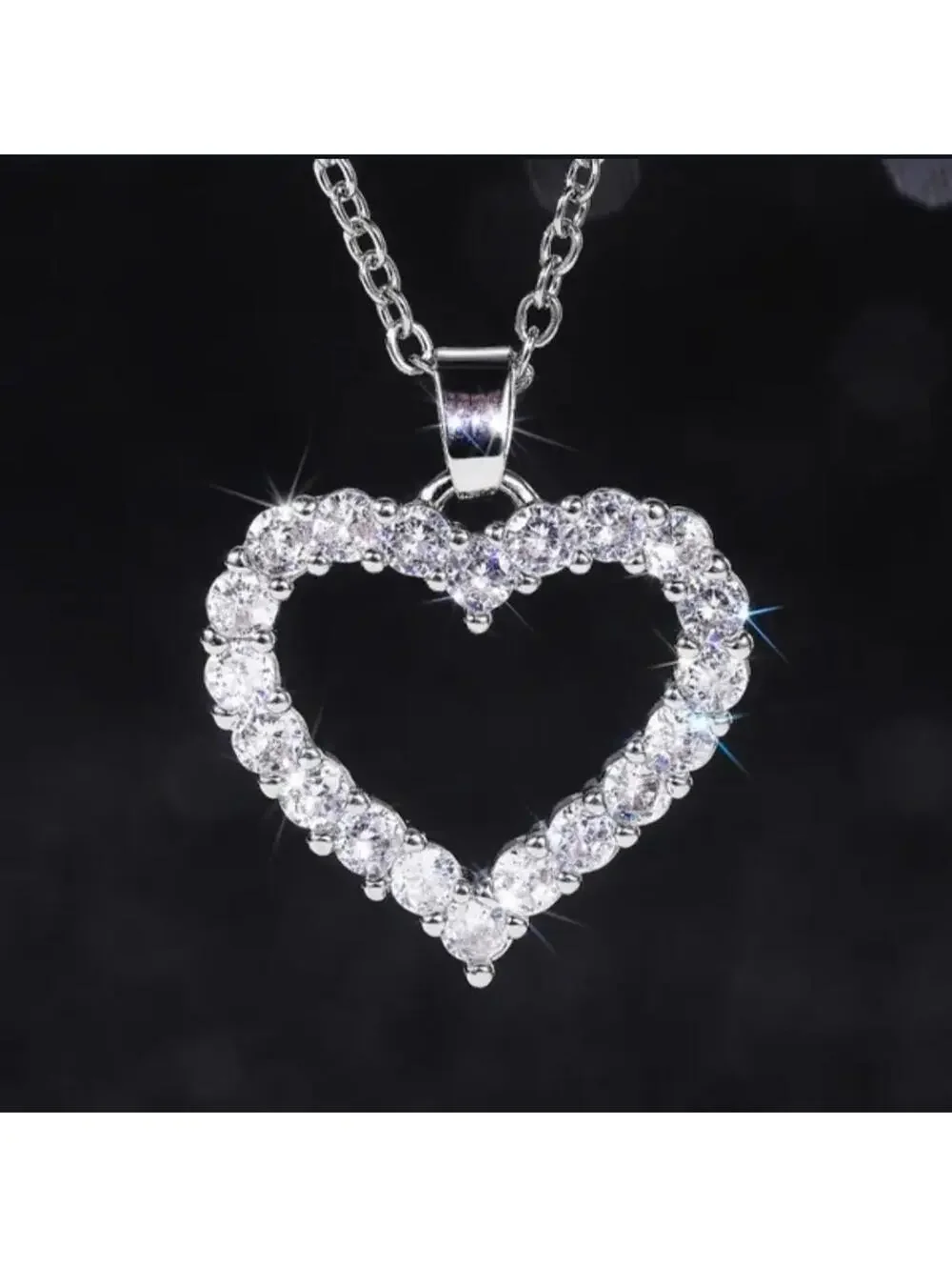 New without tags simple heart Necklace